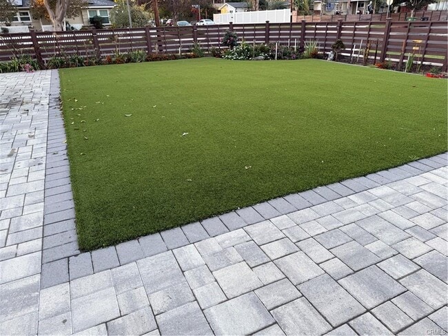 Photo - 20430 Lanark St