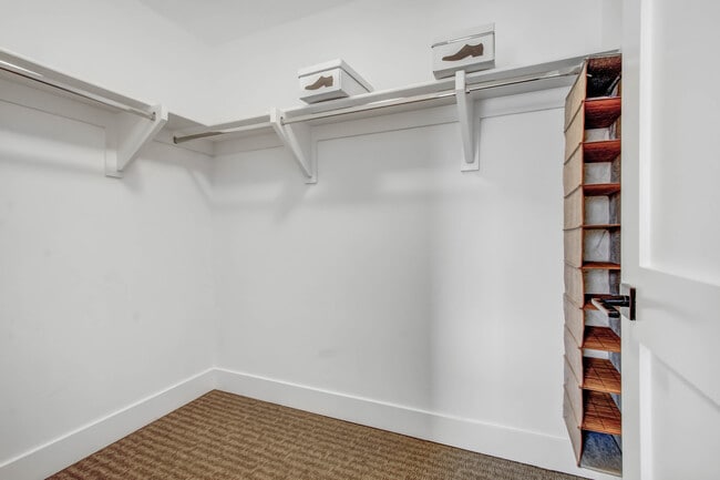 Walk-in Closet - 503 - The BW