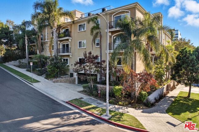 Building Photo - 3401 S Bentley Ave Unit 306