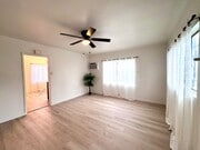 Photo - 1540 W 60th St