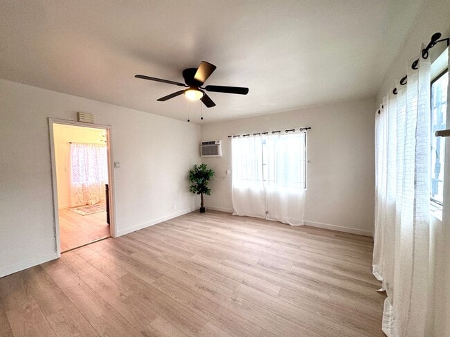 Photo - 1540 W 60th St