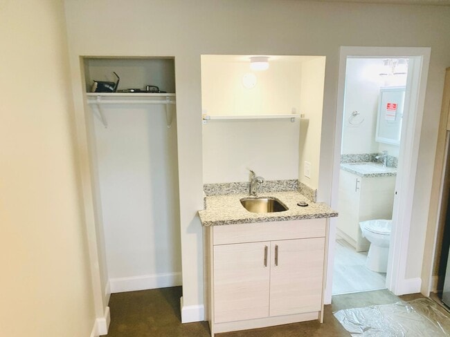 Photo - STUDIO AVAILABLE IN THE HEART OF DOWNTOWN ... Unit 1141 Silverado St #118