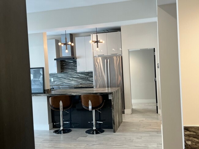 Building Photo - 10790 Wilshire Blvd Unit 504