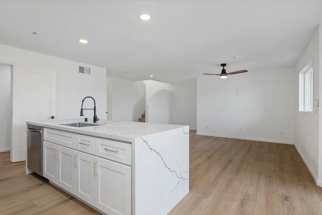 Photo - Hamilton Unit C