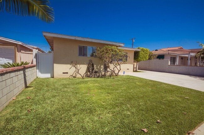 Photo - 11433 Littchen St