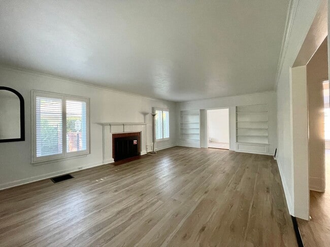 Photo - 1055 Winston Ave