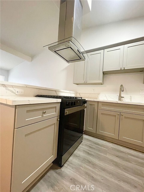 Photo - 911 N Vineyard Ave Unit D