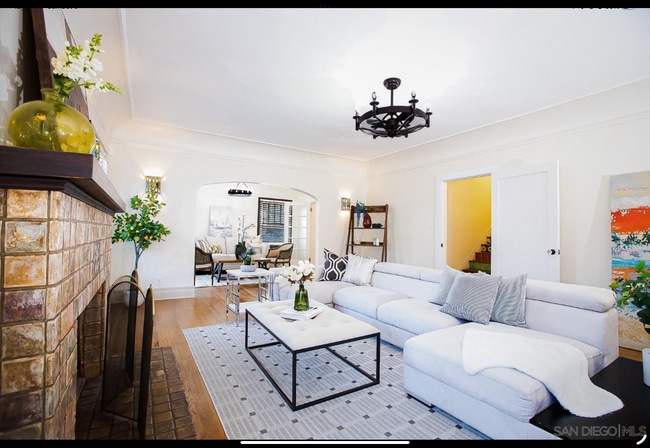 Photo - 2009 S Victoria Ave