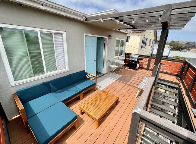 Photo - 2152 Oliver Ave