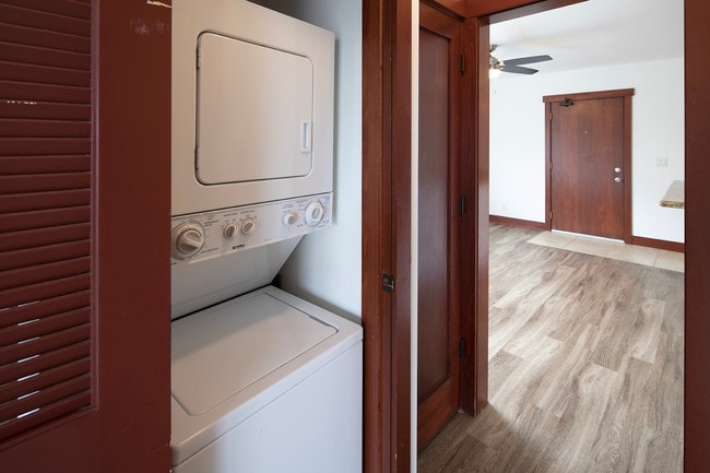 Photo - 2 WEEKS FREE!!! Point Loma 1BR with Washer... Unit 13