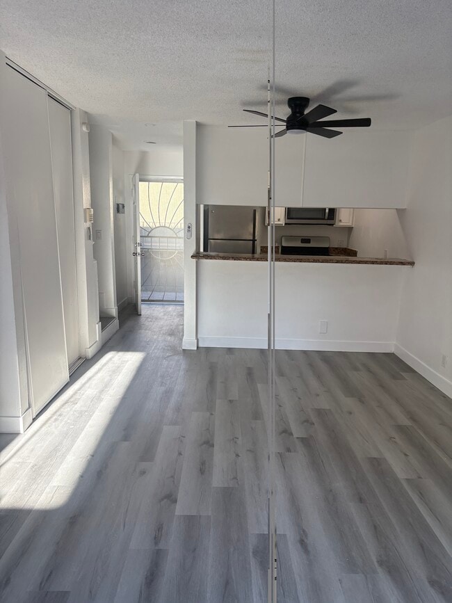 Building Photo - 4727 W 147th St Unit 252