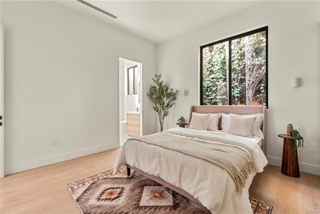 Photo - 17827 Miranda St