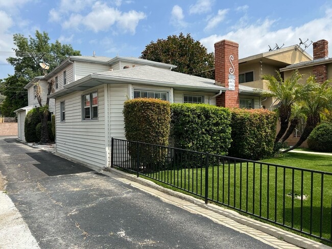 Building Photo - 11591 Riverside Dr