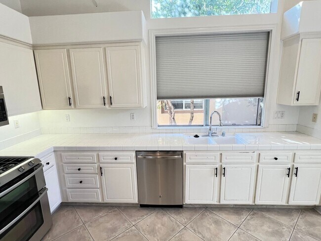 Photo - Light Filled 2 Bed 2 Bath Tustin Condo wit...