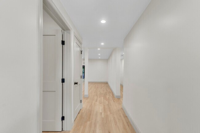 Entry - 4316 Bellaire Ave