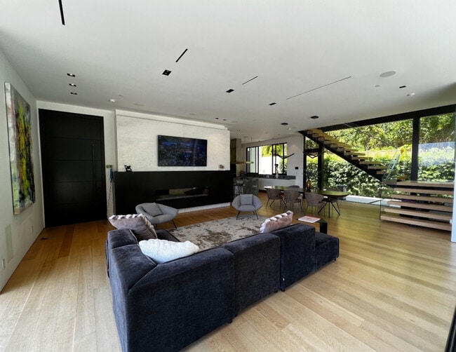 Photo - 1331 Belfast Dr