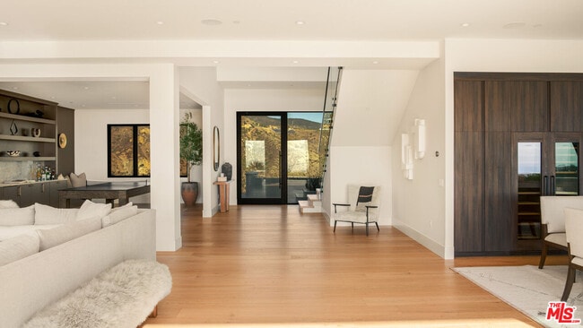 Photo - 5811 Murphy Way