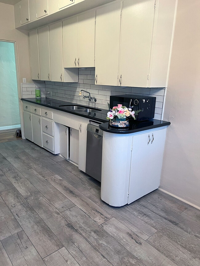 Kitchen with tuns of cabinets & counter space - 4015 Edenhurst Ave Unit 4015