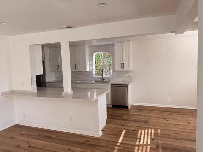 Photo - 5840 Allott Ave