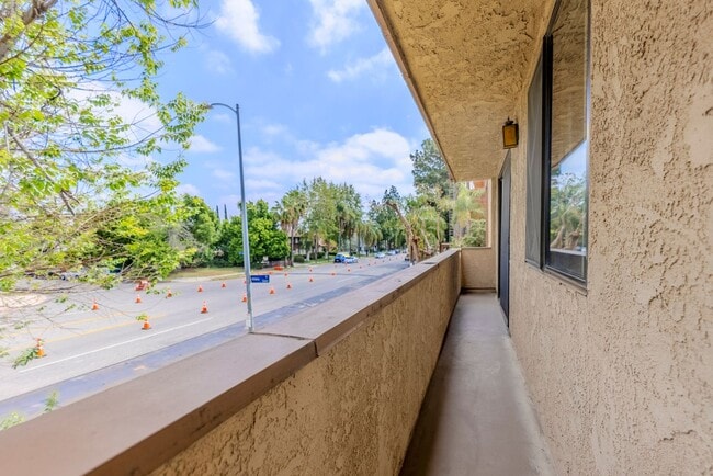 Photo - Chatsworth Rent This Now Unit 6ix