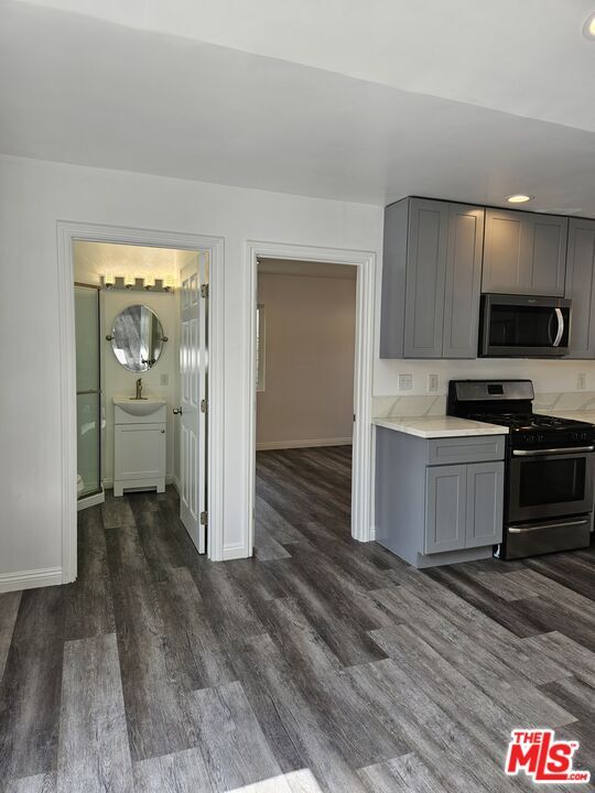 Photo - 1219 W 47th St