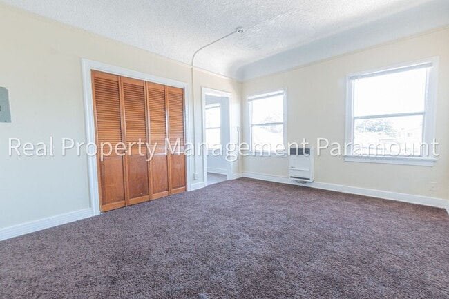 Building Photo - 1628 W 45th St Unit 206