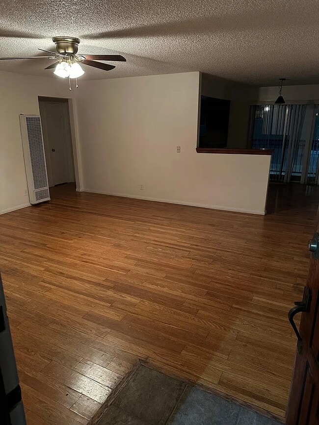 Photo - 728 W 16th St Unit C