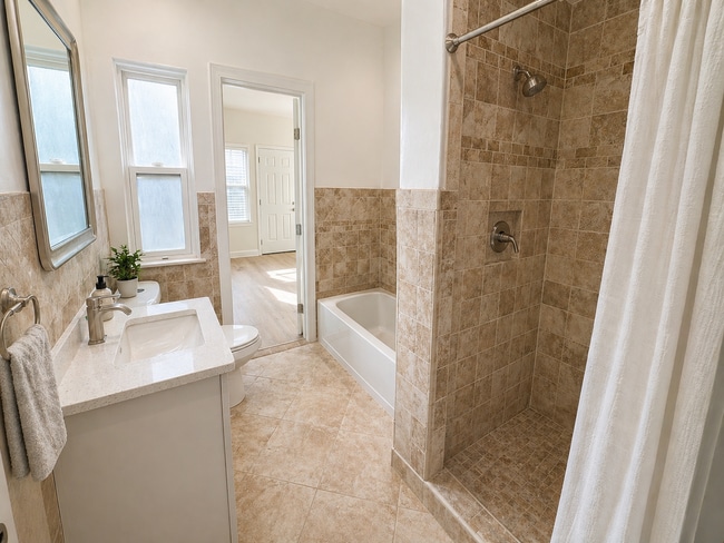 Photo - 211 N Vendome St Unit B