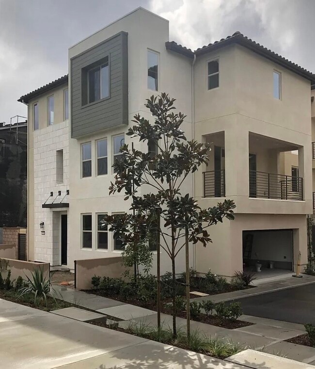 Building Photo - 590 Catalonia