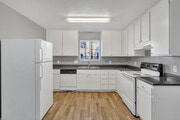 2BR, 2BA - 1080SF - Kitchen - San Jacinto Racquet Club Apartments