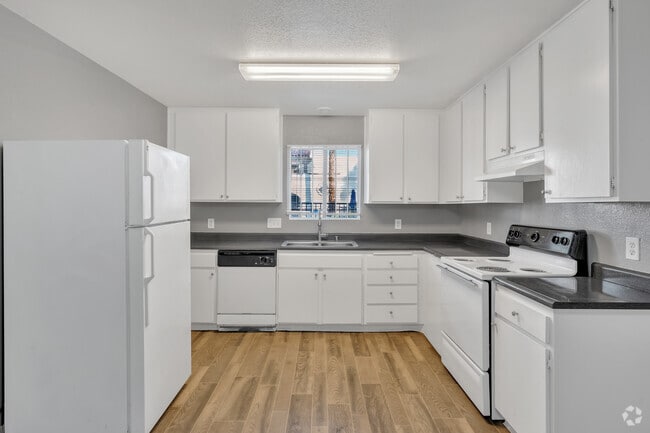 2BR, 2BA - 1080SF - Kitchen - San Jacinto Racquet Club