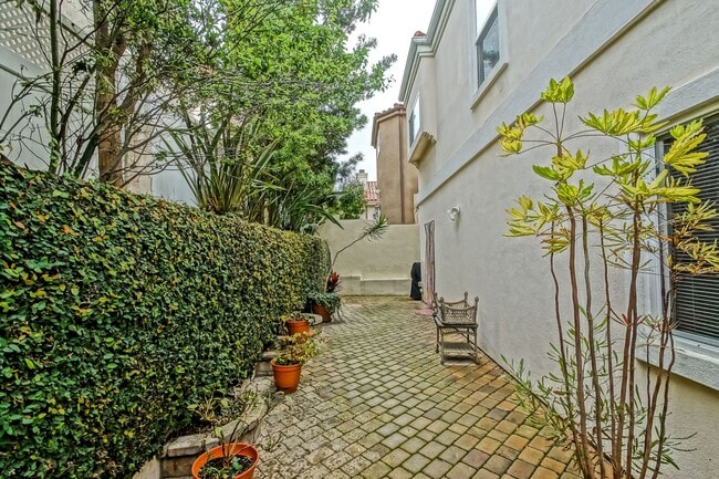 Photo - BEAUTIFUL, BRIGHT & AIRY 3BR2.5BA DETACHED TOWNHOME W/ LARGE 2-CAR GARAGE, WORKSHOP/BONUS ROOM, C...