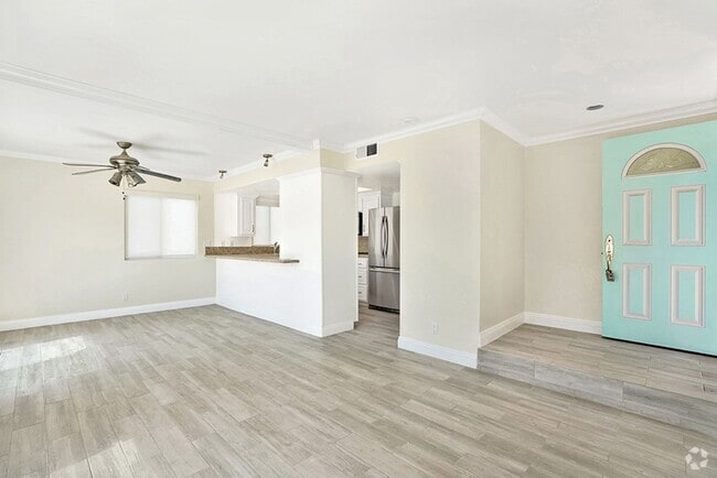 Building Photo - 618 W Balboa Blvd Unit 618 1/2 W Balboa Blvd Rental