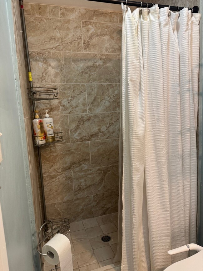 Photo - 17212 Strathern St