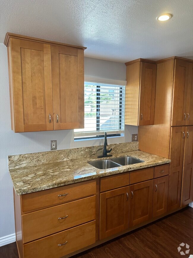 Building Photo - 255 Bloomington Ave Unit B Rental