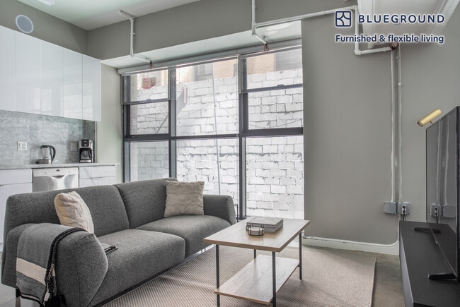 Building Photo - 354 S Spring St Rental