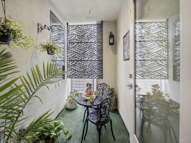 Photo - 2111 N Cahuenga Blvd