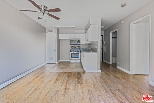 Photo - 820 S St Andrews Pl Unit 303