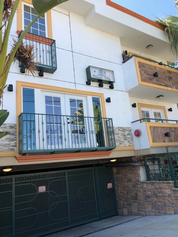 Bakman Hall - Bakman Hall