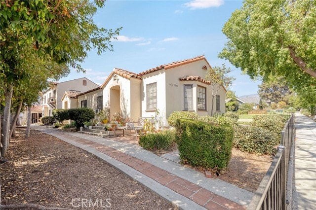 Building Photo - 1375 N Mentor Ave