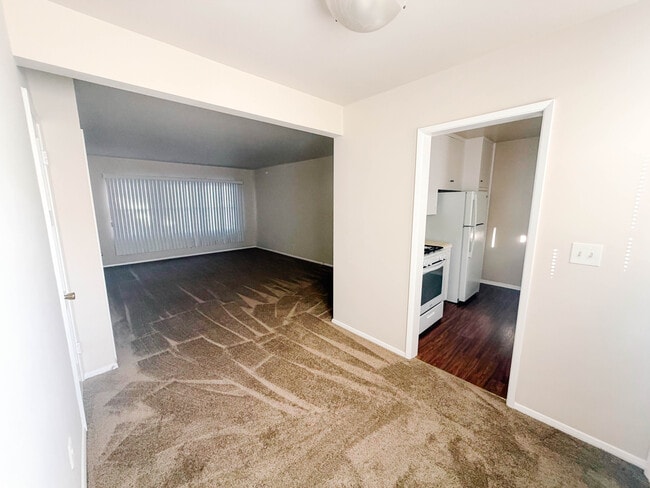 Building Photo - 1604 Larch St Unit A