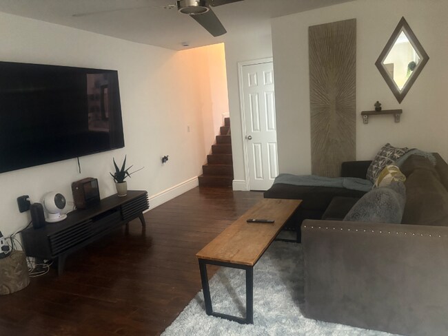 Photo - 5760 Riley St