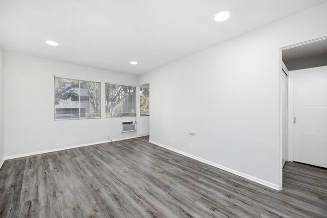 Photo - 1253 Havenhurst Drive