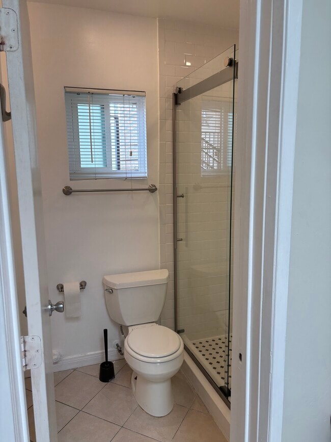 Building Photo - 3949 1/2 32nd St Unit 3bed