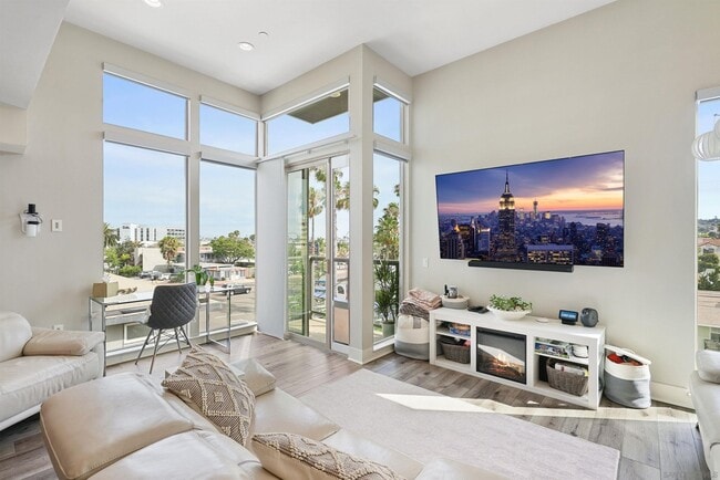 Photo - 3030 Jarvis St