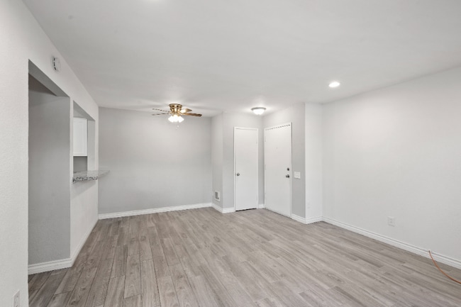 Photo - 7932 Mission Center Ct Unit i