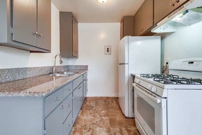 Photo - Hyde Park Living – Steps to Transit, Parks & Crenshaw!