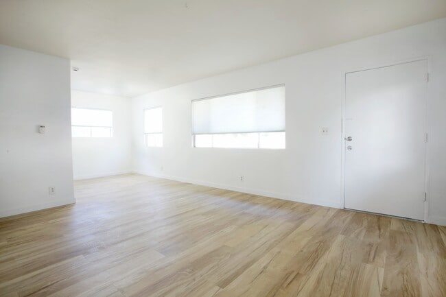 Building Photo - 1199 N Normandie Ave Unit 1199 N. Normandie Ave. Rental