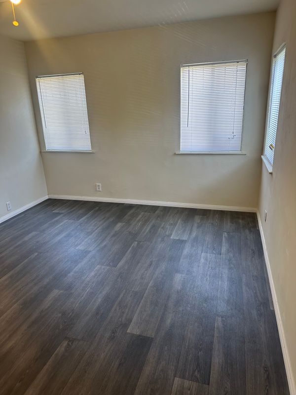 Photo - 932 W 71st St Apartment