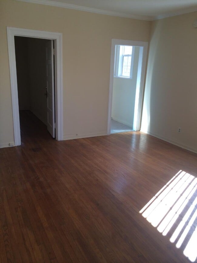 Photo - 1034 Hyperion Ave Apartment